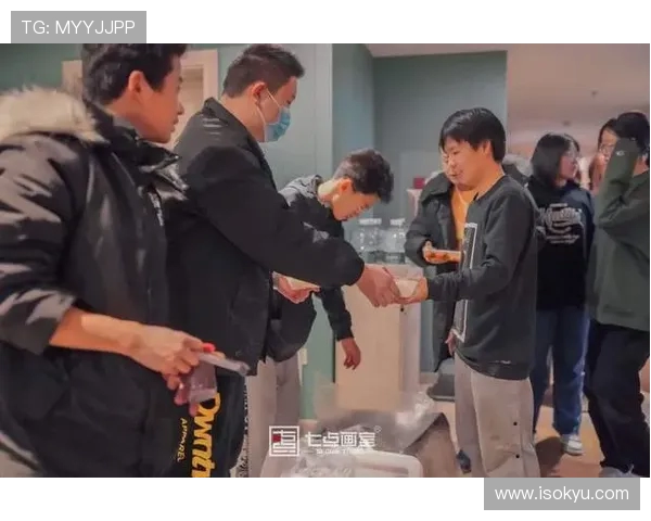 运动场外的能量补给Fly认真吃饭为热爱续航助力训练状态拉满