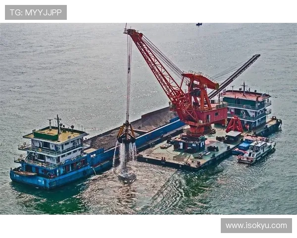 挖掘机港口码头疏浚抓斗作业